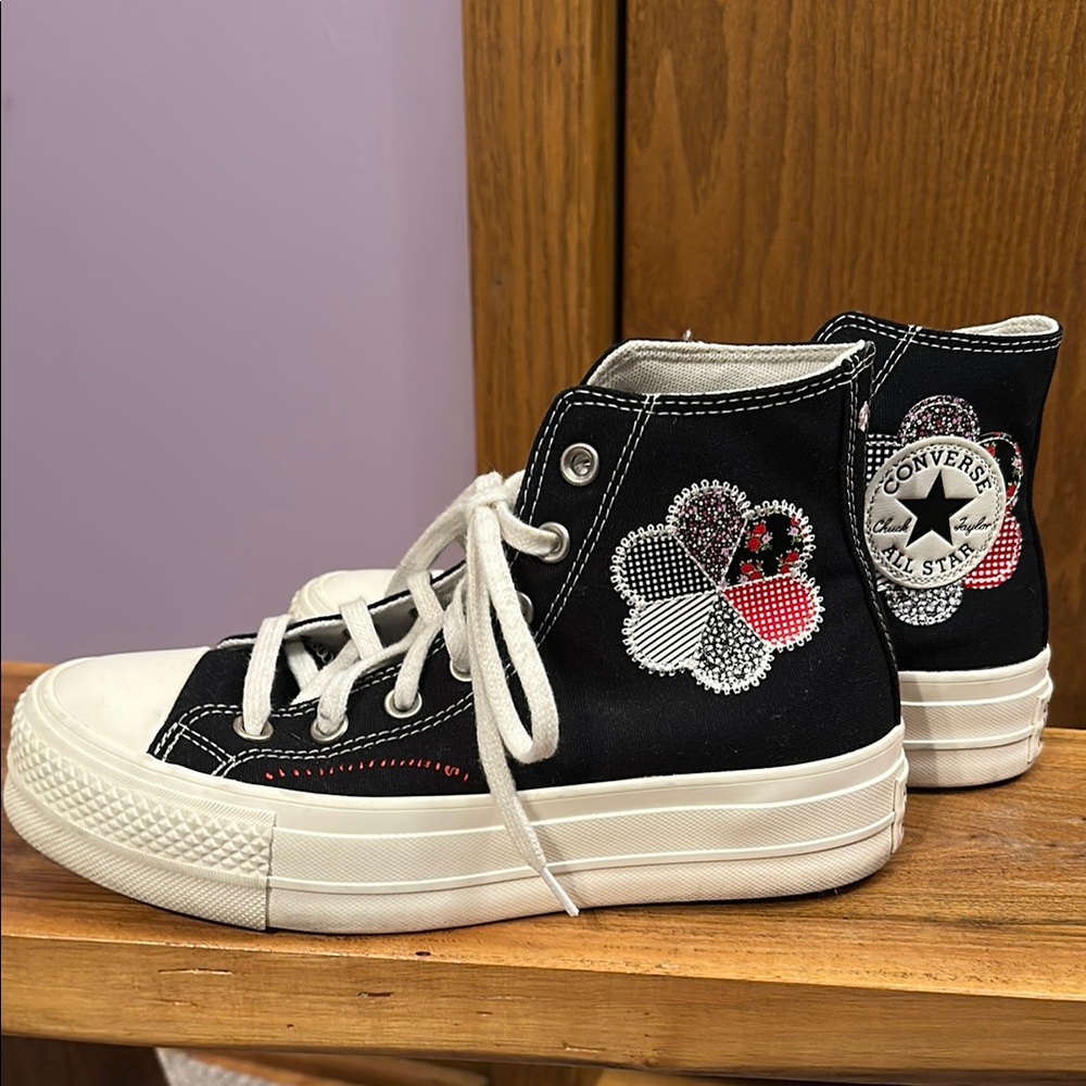 Converse Chuck Taylor All Star High-Tops with Flower Patch Pattern size 6.5.